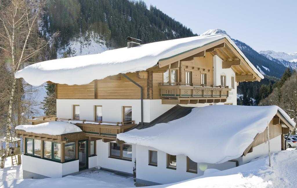 Haus Spieleck Bed & Breakfast Saalbach-Hinterglemm Dış mekan fotoğraf