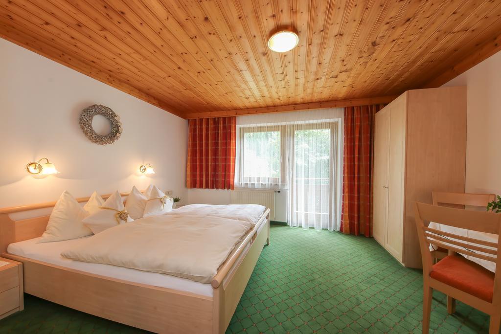 Haus Spieleck Bed & Breakfast Saalbach-Hinterglemm Dış mekan fotoğraf