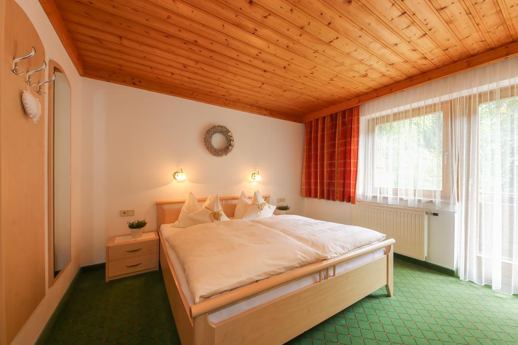 Haus Spieleck Bed & Breakfast Saalbach-Hinterglemm Dış mekan fotoğraf