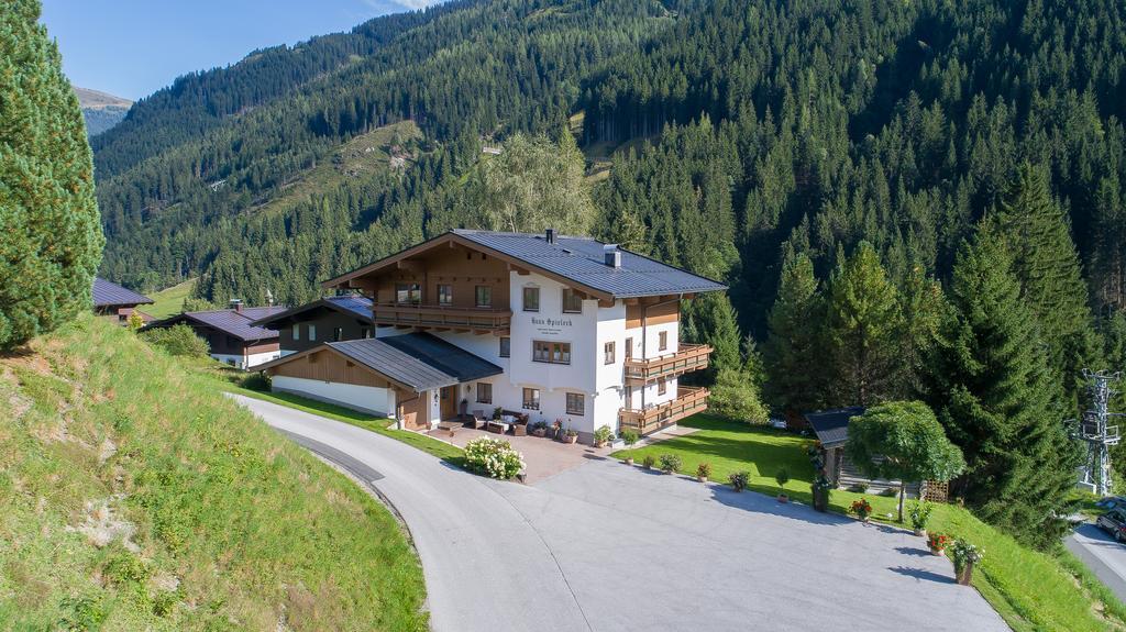 Haus Spieleck Bed & Breakfast Saalbach-Hinterglemm Dış mekan fotoğraf