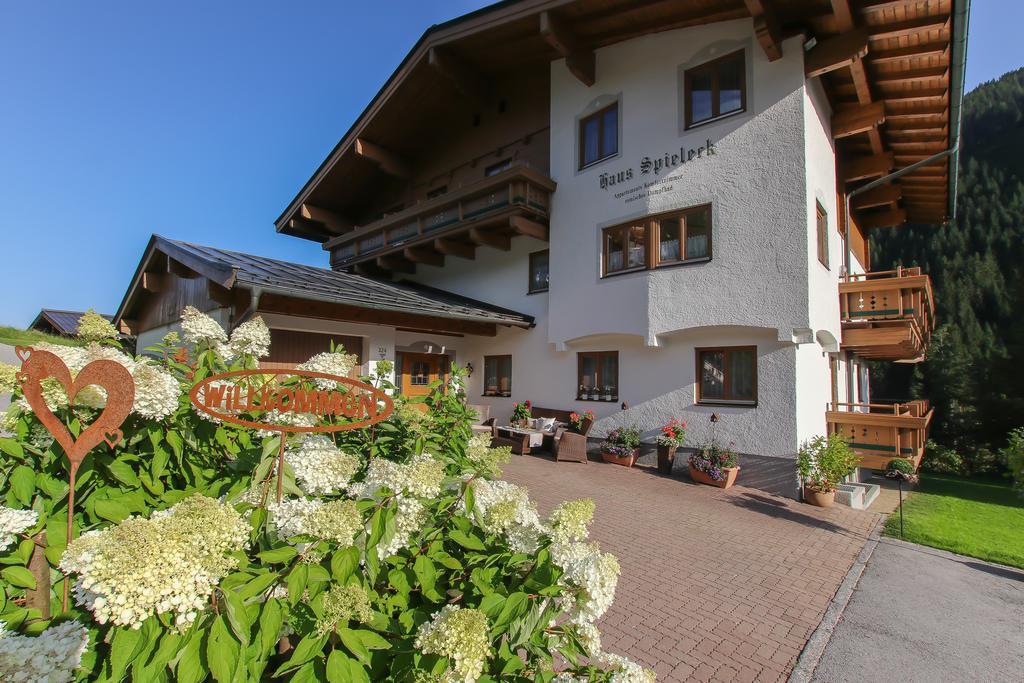 Haus Spieleck Bed & Breakfast Saalbach-Hinterglemm Dış mekan fotoğraf