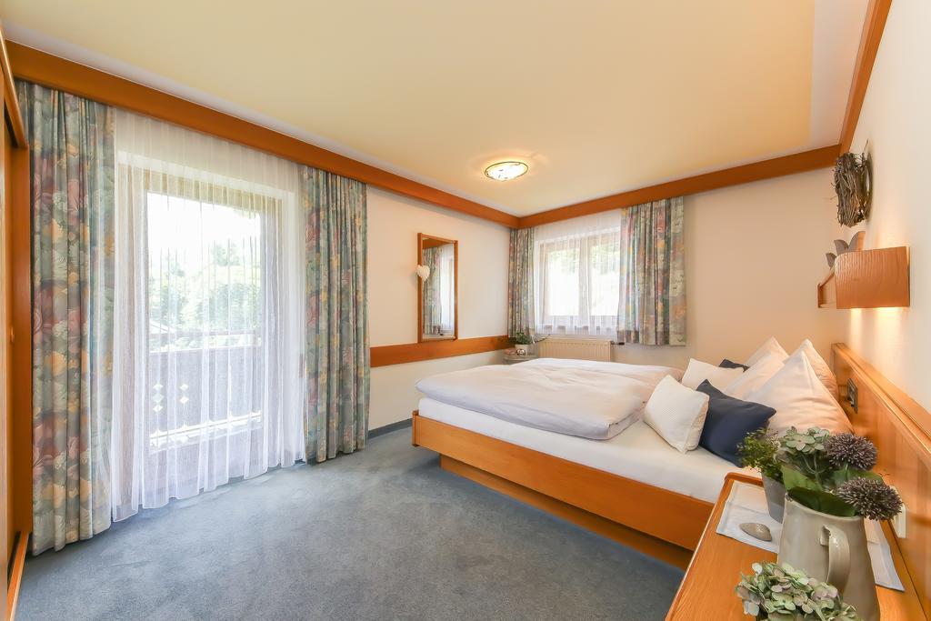 Haus Spieleck Bed & Breakfast Saalbach-Hinterglemm Dış mekan fotoğraf