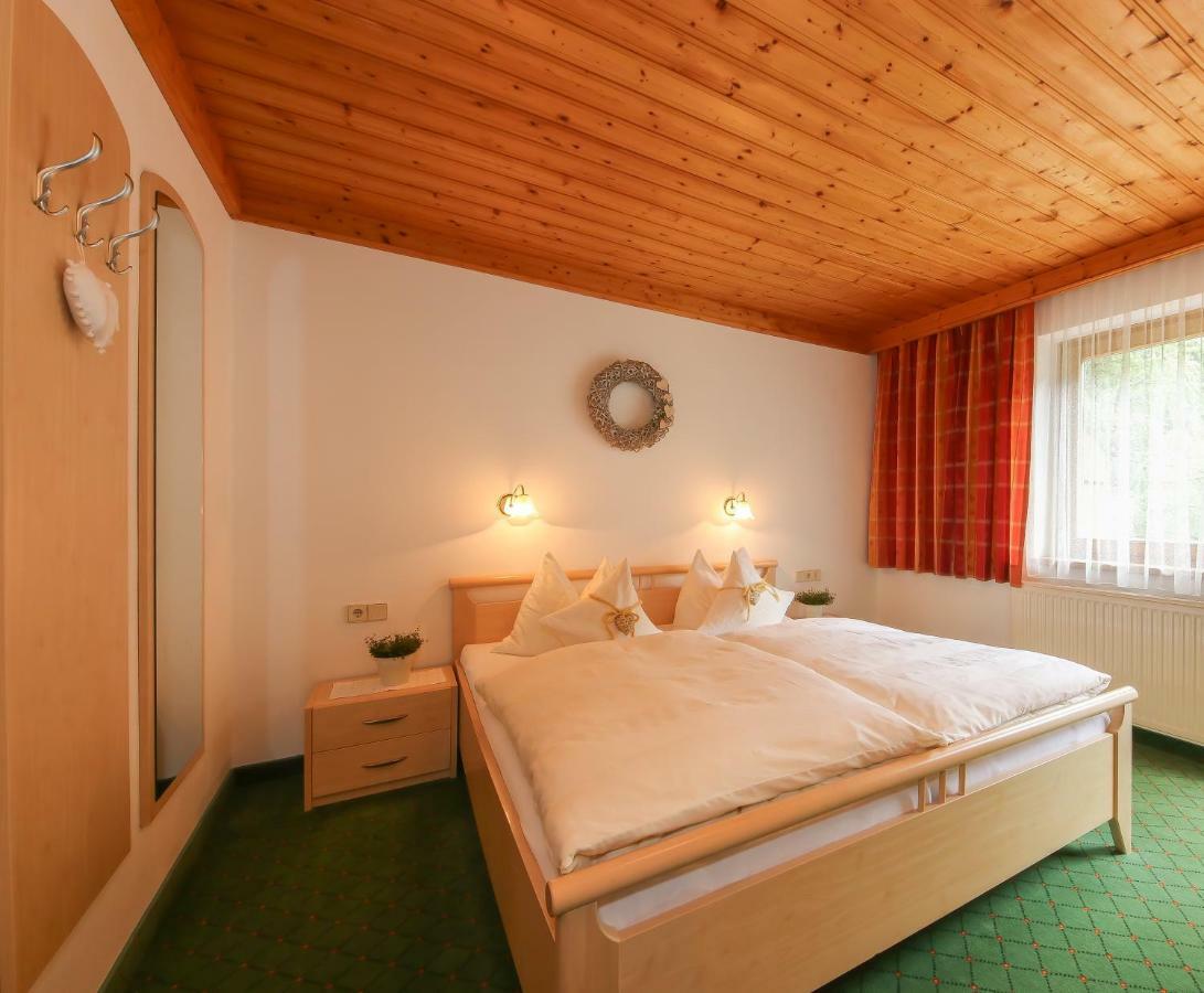 Haus Spieleck Bed & Breakfast Saalbach-Hinterglemm Dış mekan fotoğraf